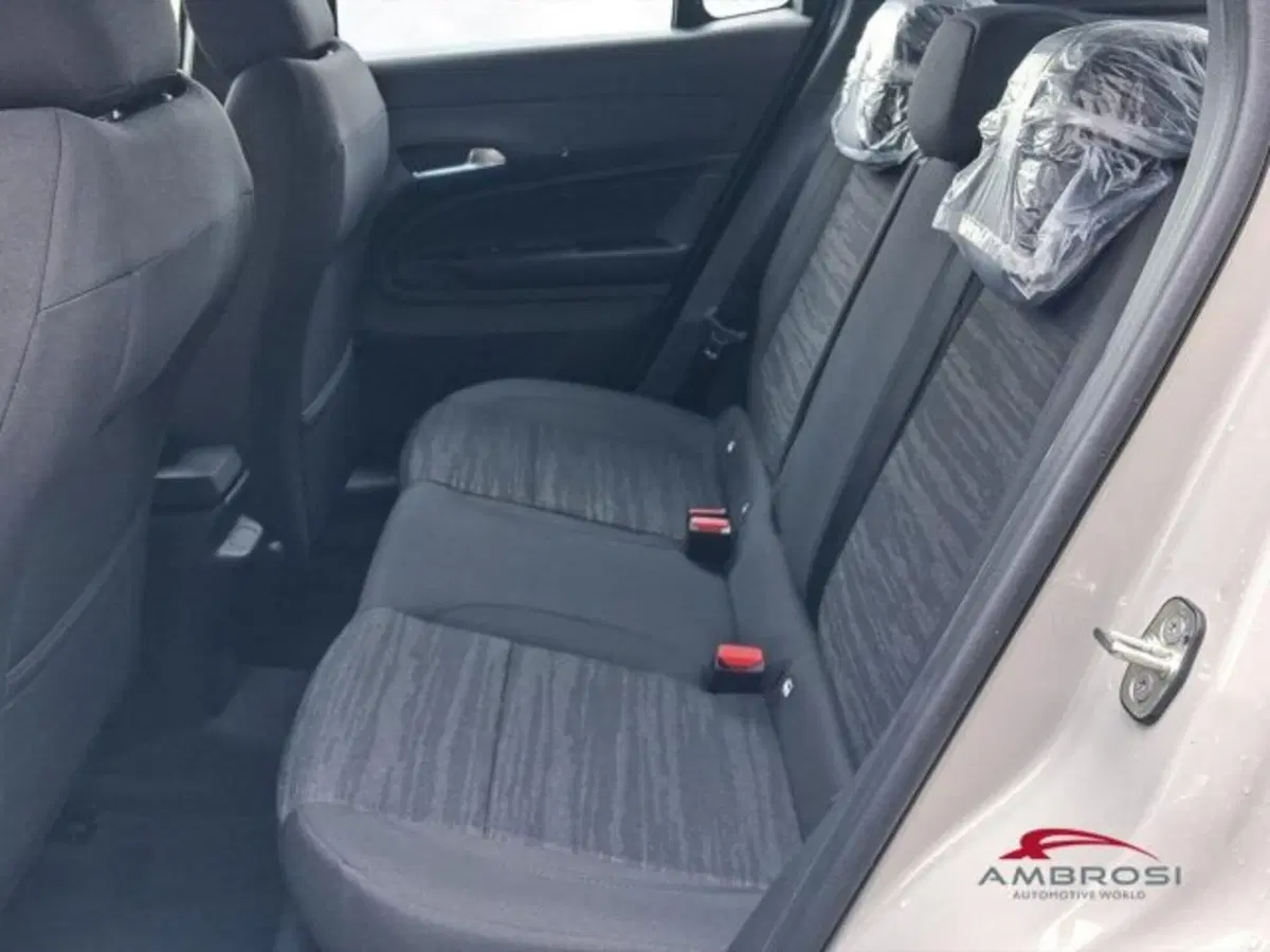Jeep Avenger nuova a Perugia (11)