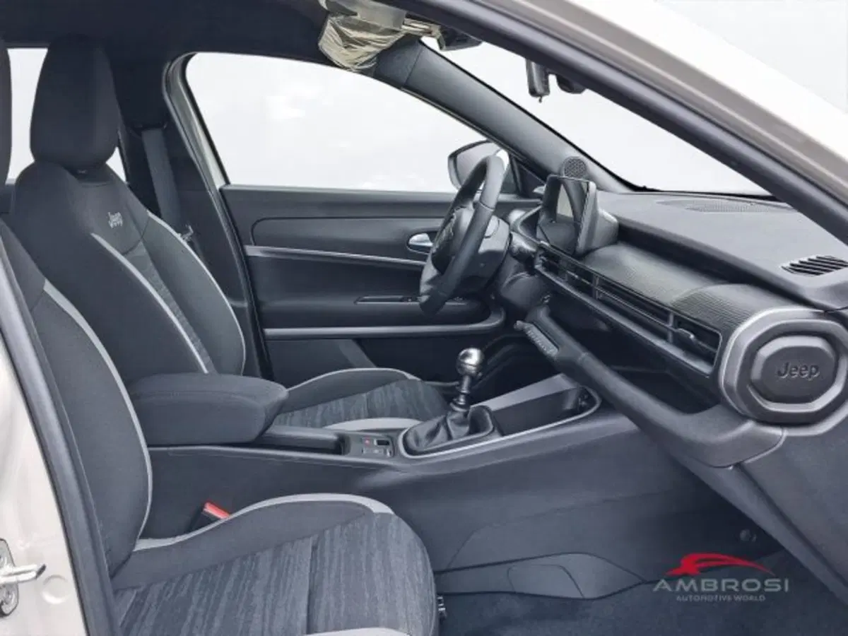 Jeep Avenger nuova a Perugia (12)