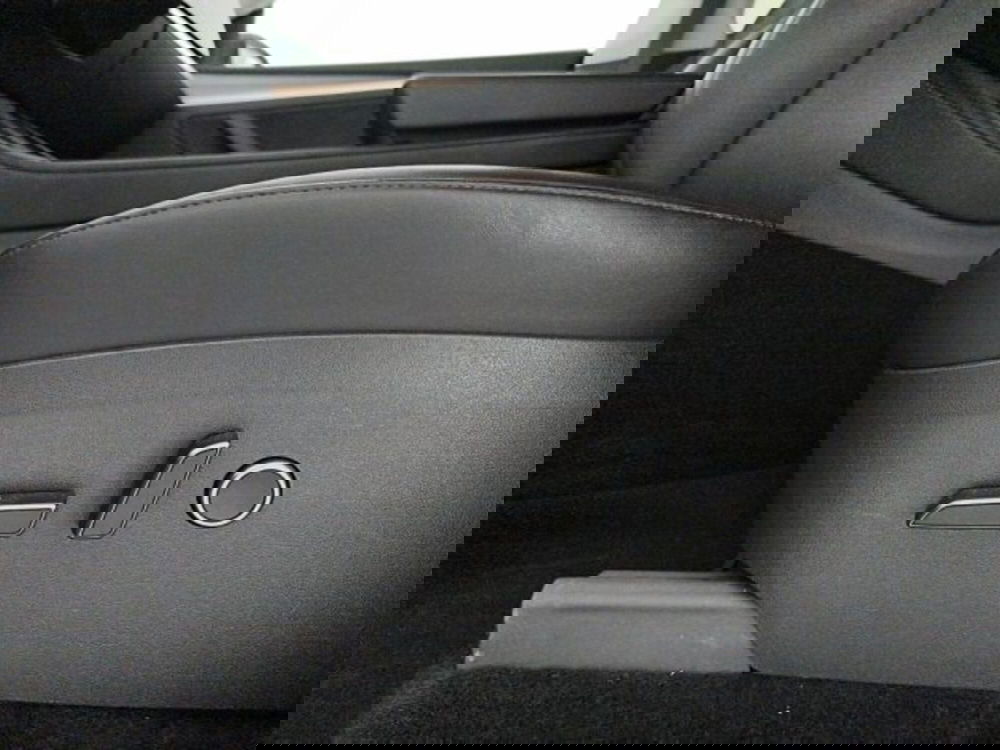 Tesla Model Y usata a Modena (15)