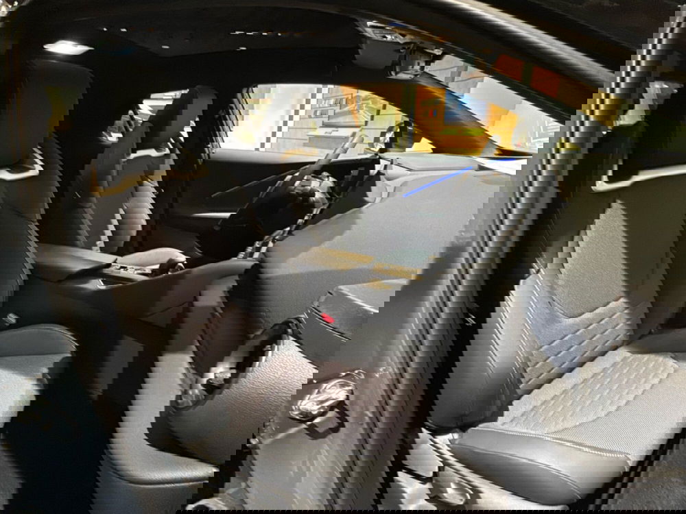 Toyota Toyota C-HR nuova a Bologna (11)