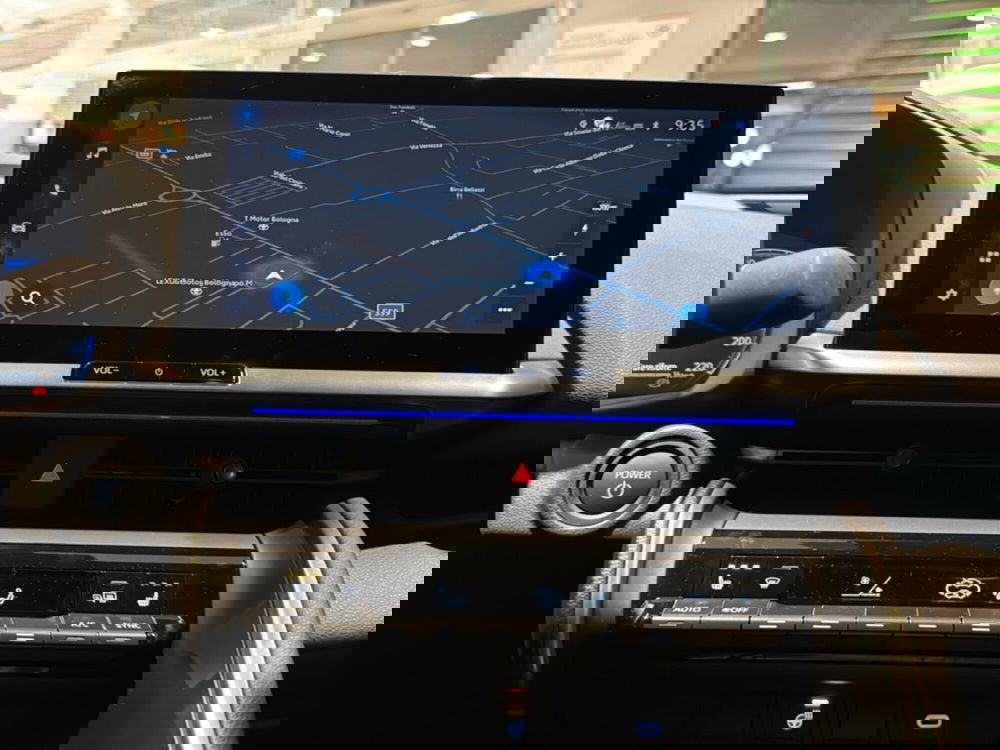 Toyota Toyota C-HR nuova a Bologna (13)