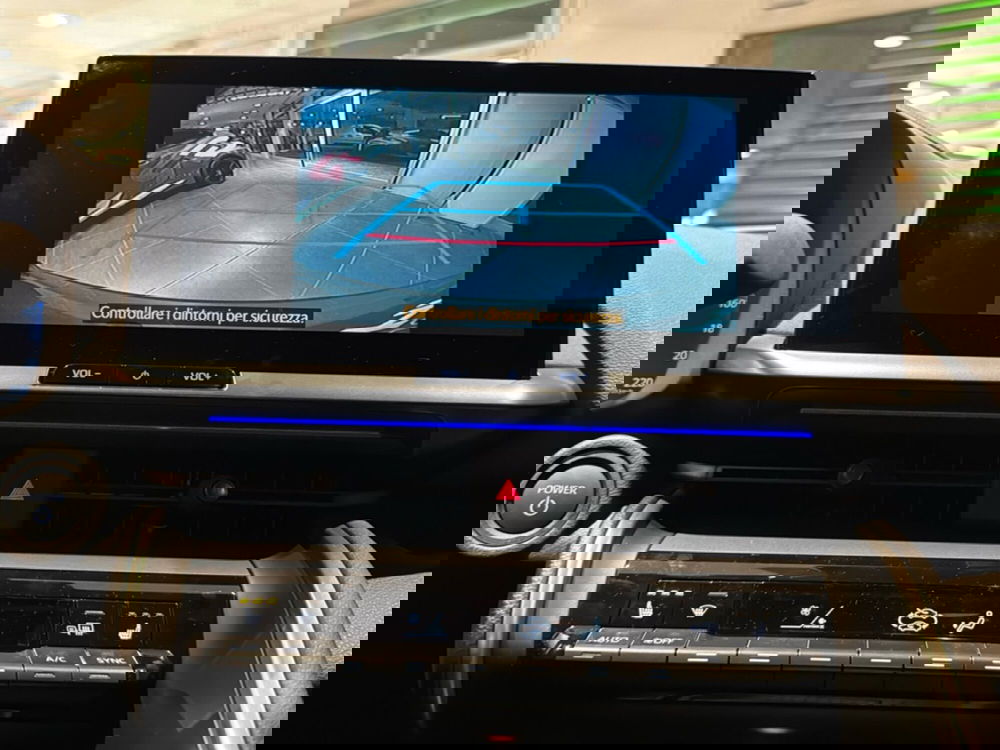 Toyota Toyota C-HR nuova a Bologna (14)