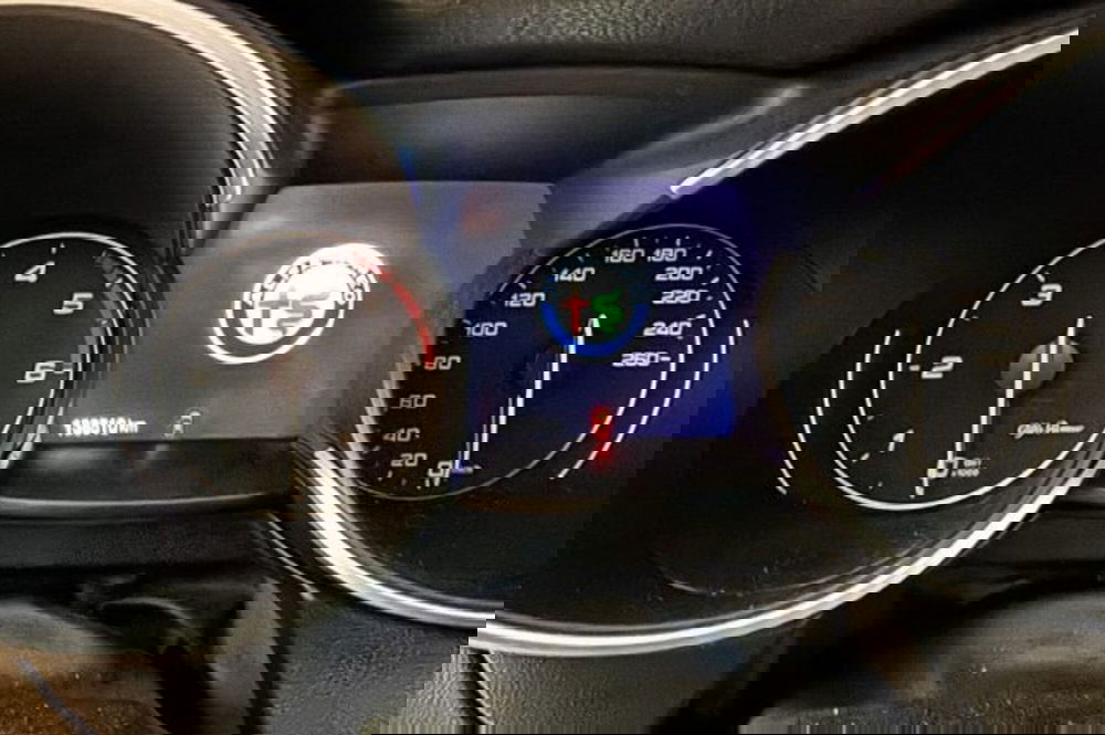 Alfa Romeo Stelvio usata a Latina (13)