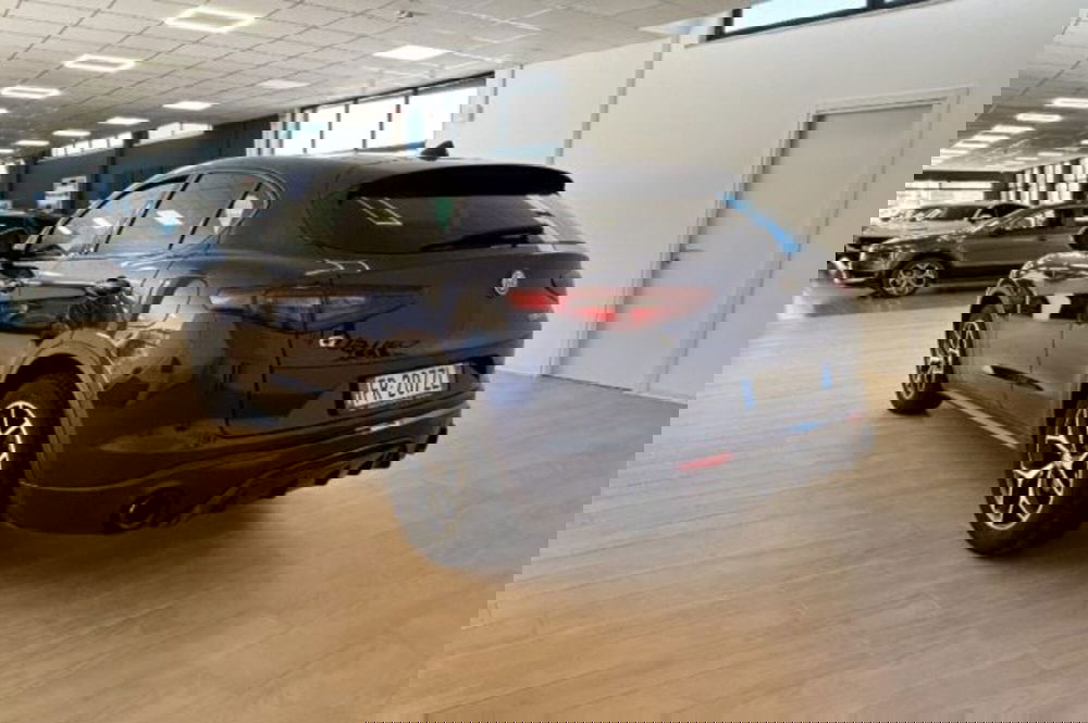 Alfa Romeo Stelvio usata a Latina (5)