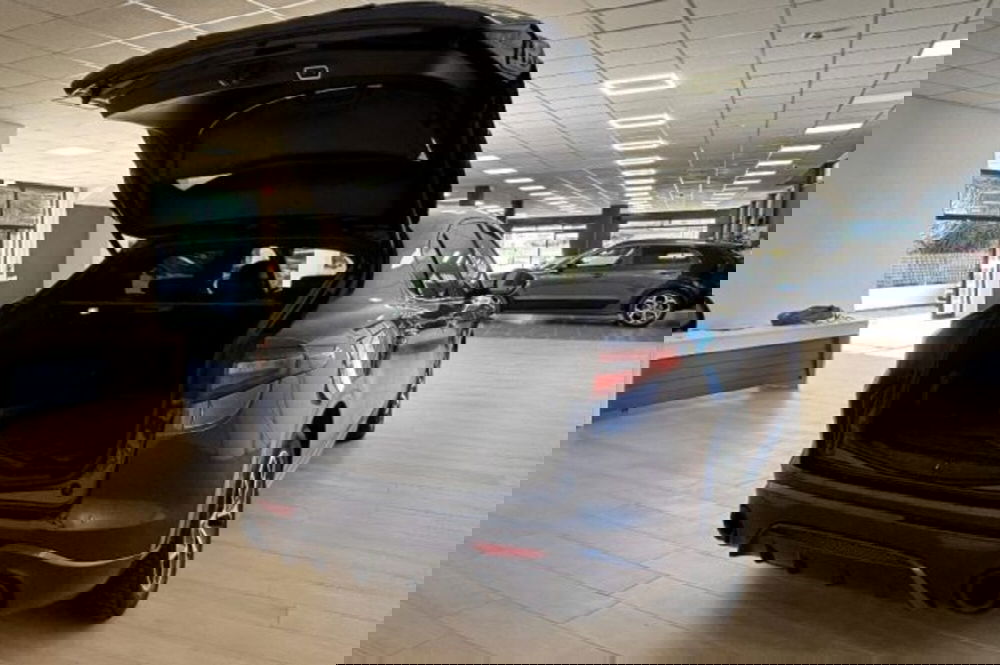 Alfa Romeo Stelvio usata a Latina (7)