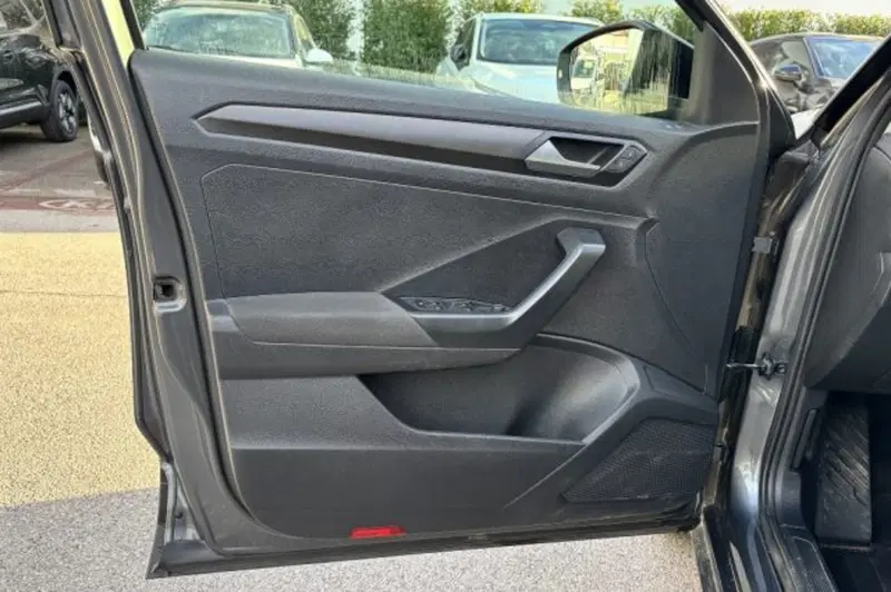 Volkswagen T-Roc usata a Latina (12)