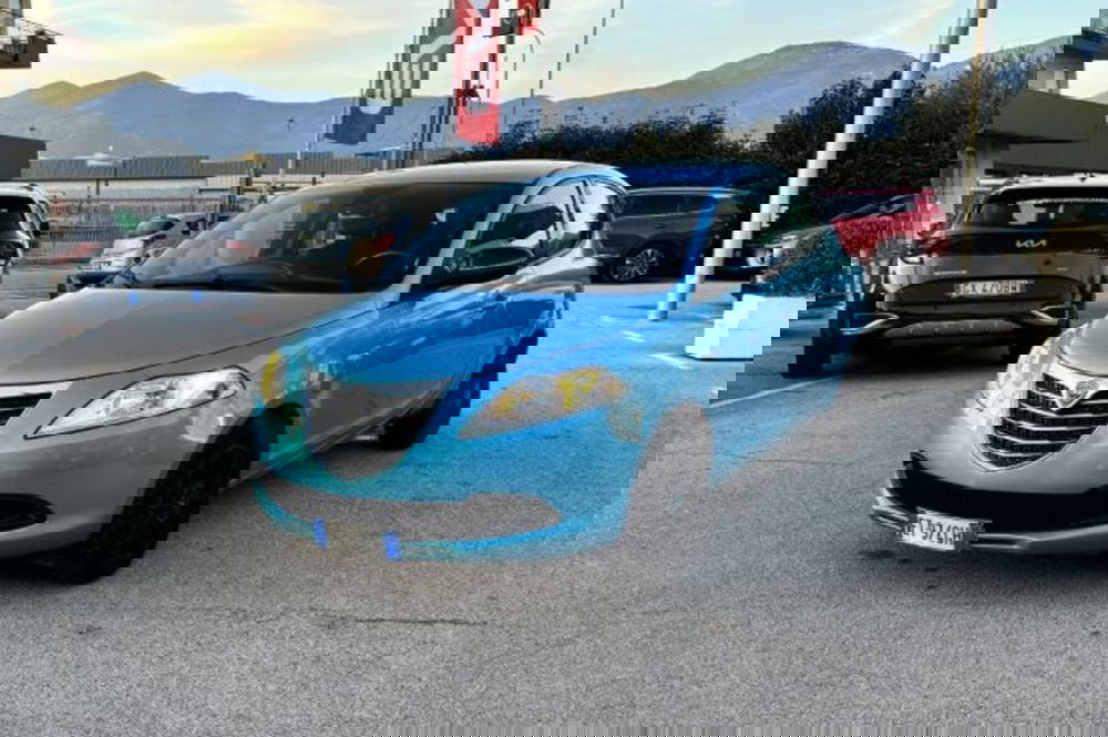 Lancia Ypsilon usata a Latina (3)