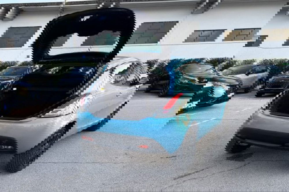 Lancia Ypsilon usata a Latina (7)