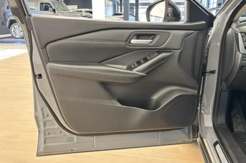 Nissan Qashqai usata a Latina (13)