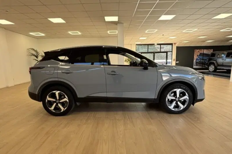Nissan Qashqai usata a Latina (4)