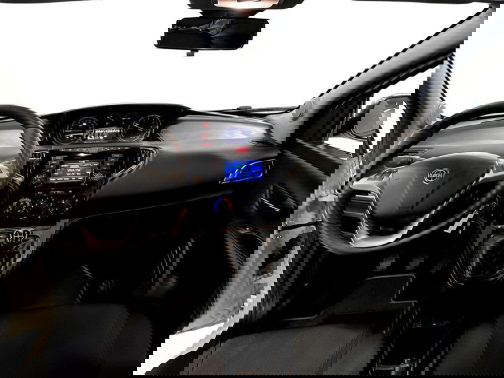 Lancia Ypsilon usata a Verona (10)