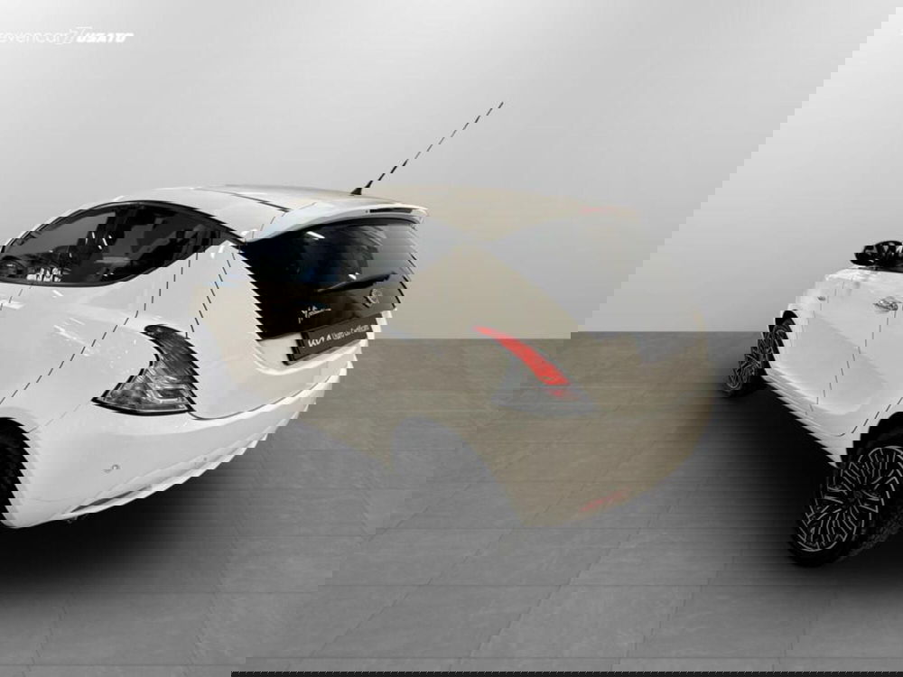 Lancia Ypsilon usata a Verona (7)