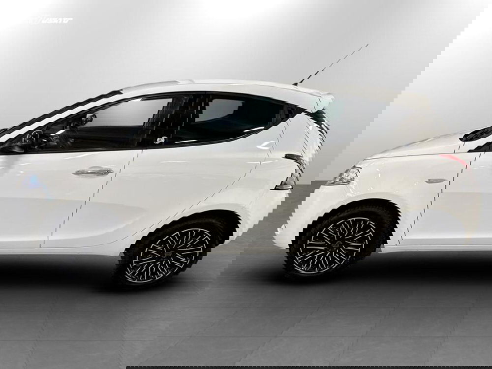 Lancia Ypsilon usata a Verona (8)