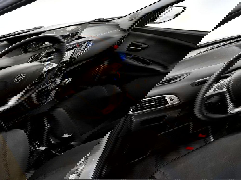 Lancia Ypsilon usata a Verona (9)