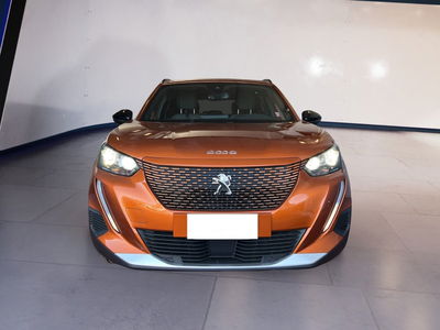 Peugeot 2008 motore elettrico 136 CV Allure Pack del 2023 usata a Torino