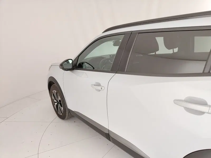 Peugeot 2008 nuova a Caserta (12)