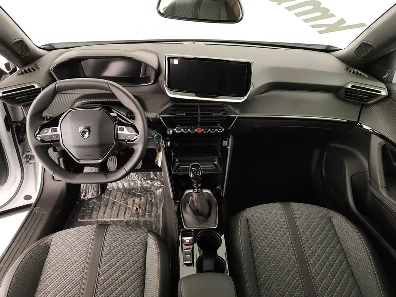 Peugeot 2008 nuova a Caserta (15)