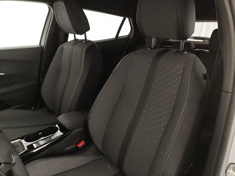 Peugeot 2008 nuova a Caserta (17)
