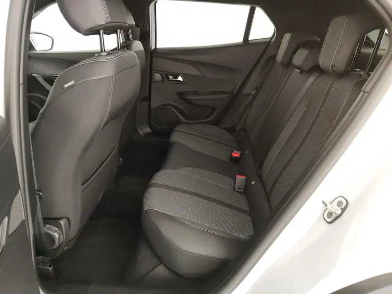 Peugeot 2008 nuova a Caserta (18)