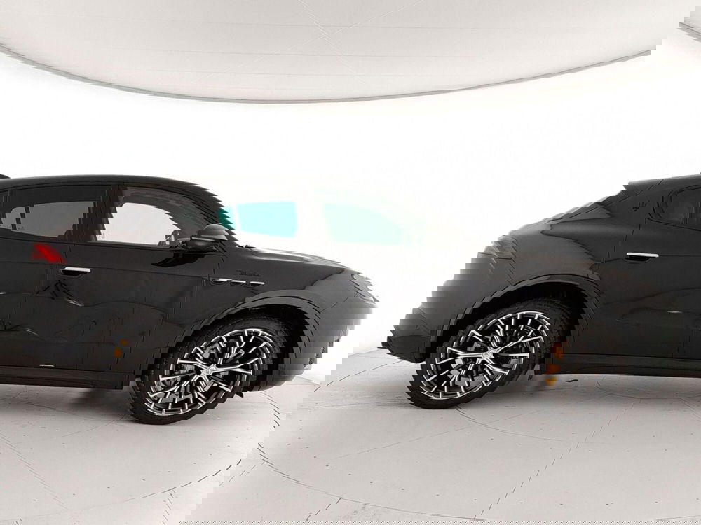 Maserati Grecale usata a Caserta (7)