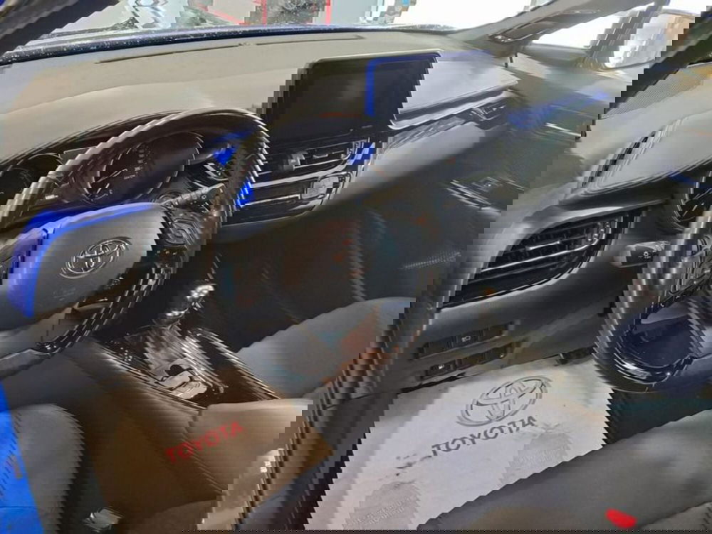 Toyota Toyota C-HR usata a Cagliari (12)