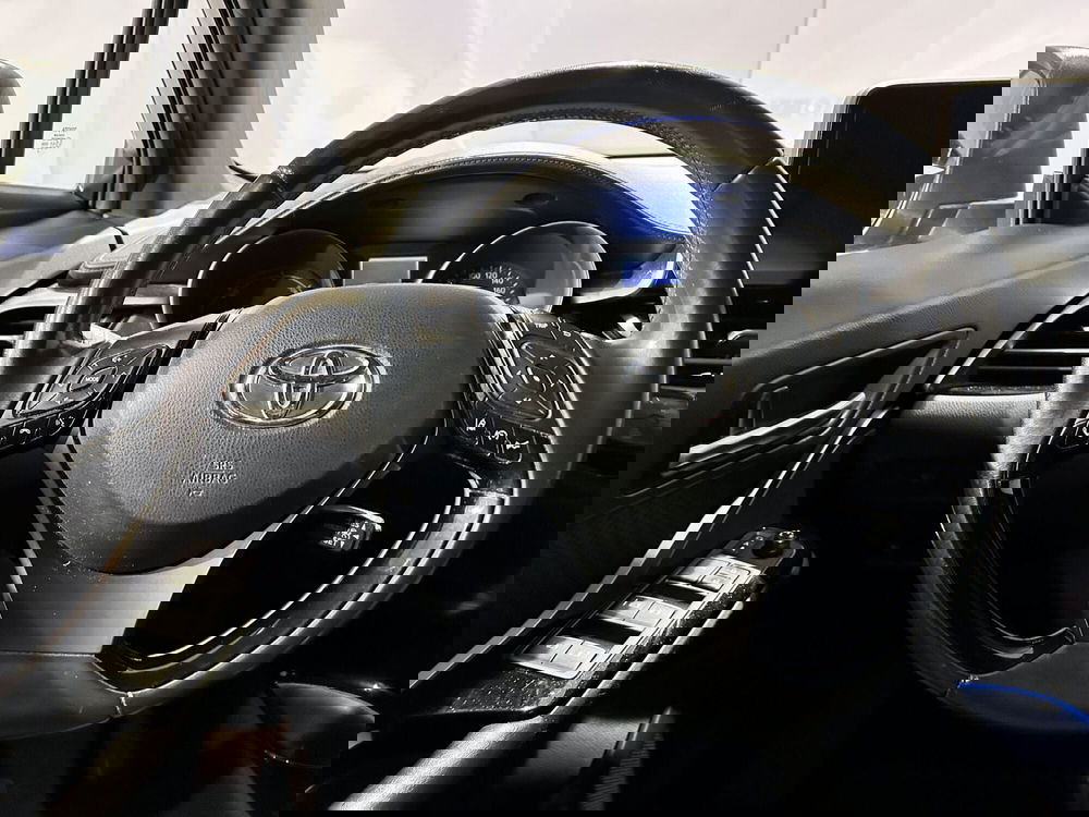 Toyota Toyota C-HR usata a Milano (11)