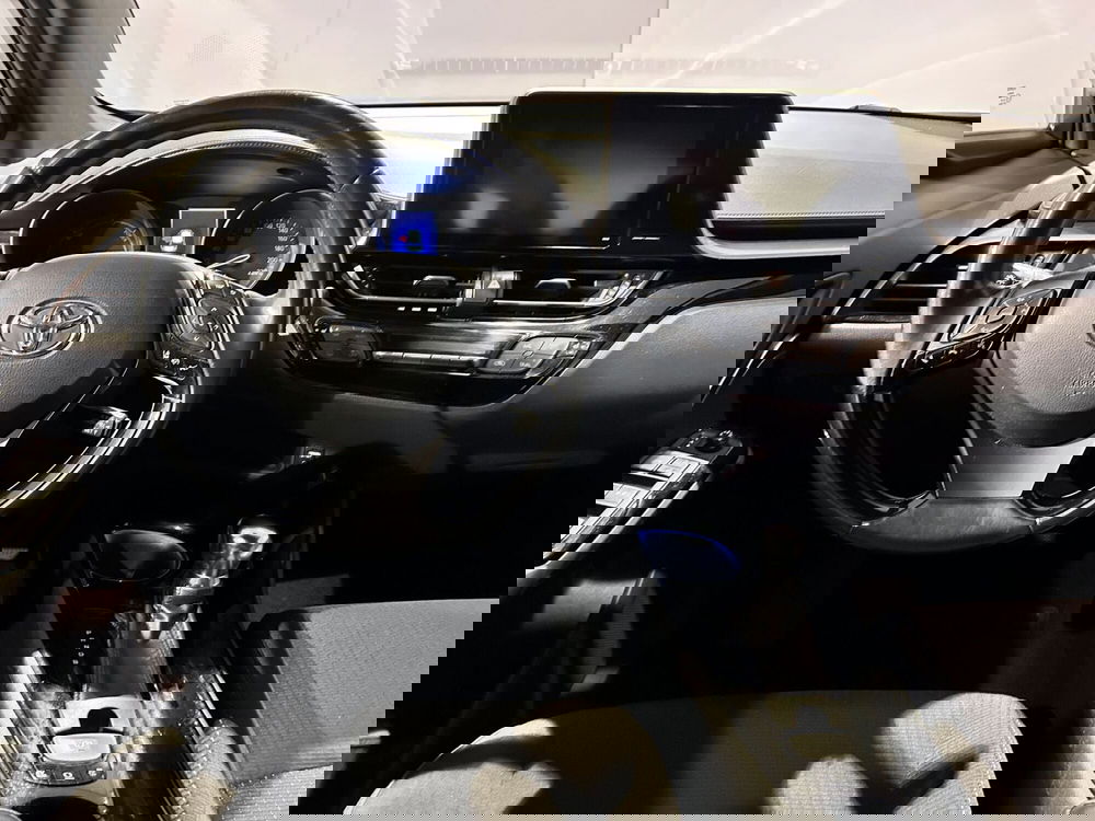 Toyota Toyota C-HR usata a Milano (12)