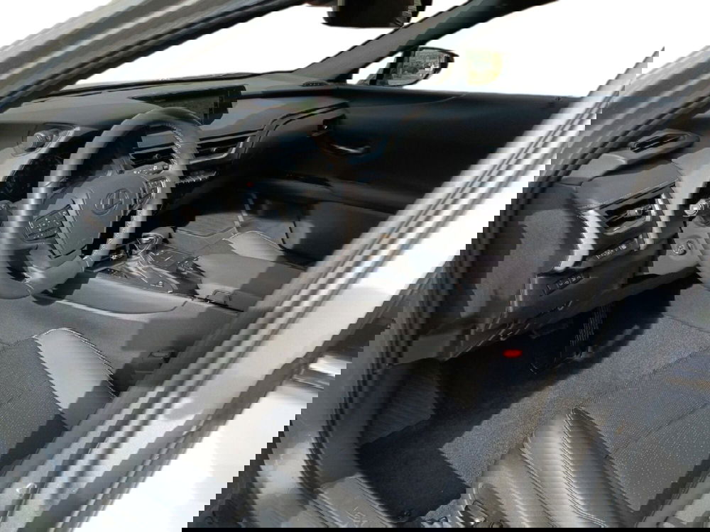 Lexus UX usata a Milano (15)