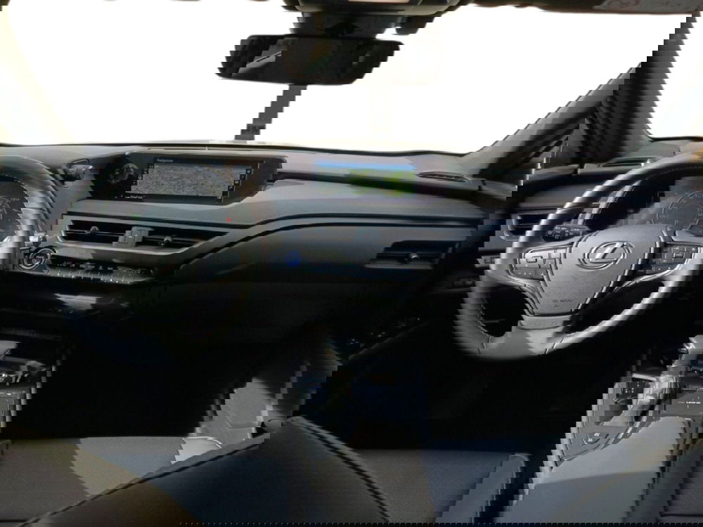 Lexus UX usata a Milano (8)