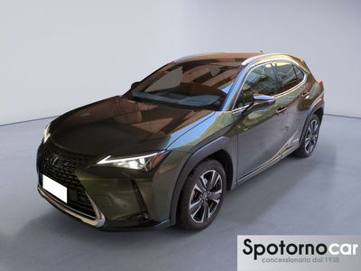 Lexus UX Hybrid Midnight del 2019 usata a Sesto San Giovanni