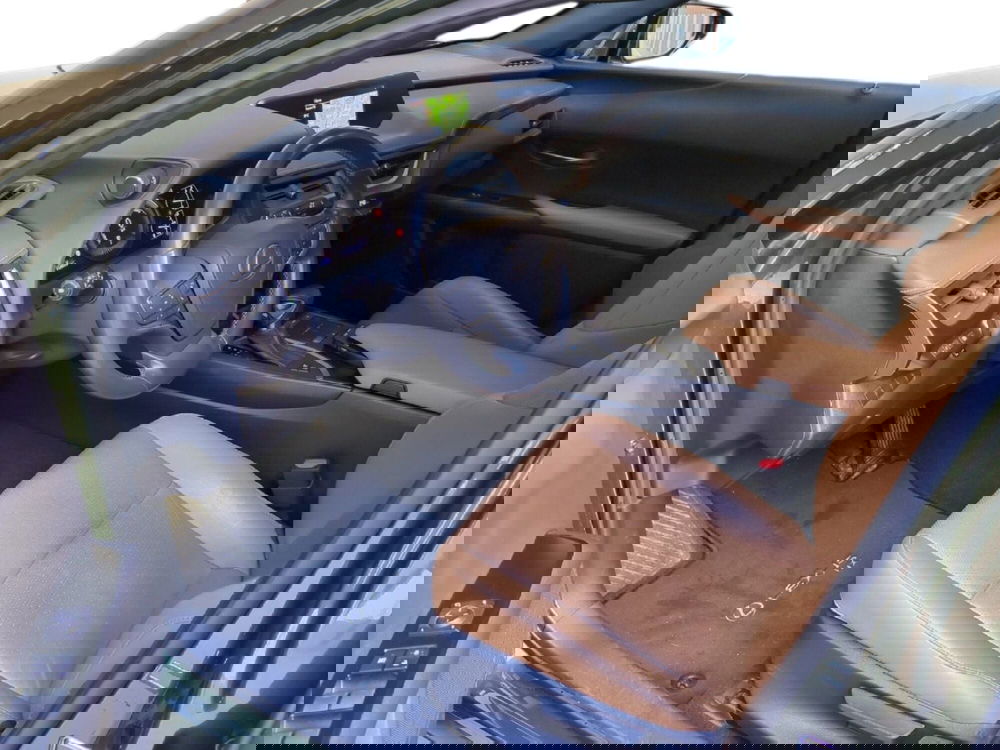 Lexus UX usata a Milano (12)