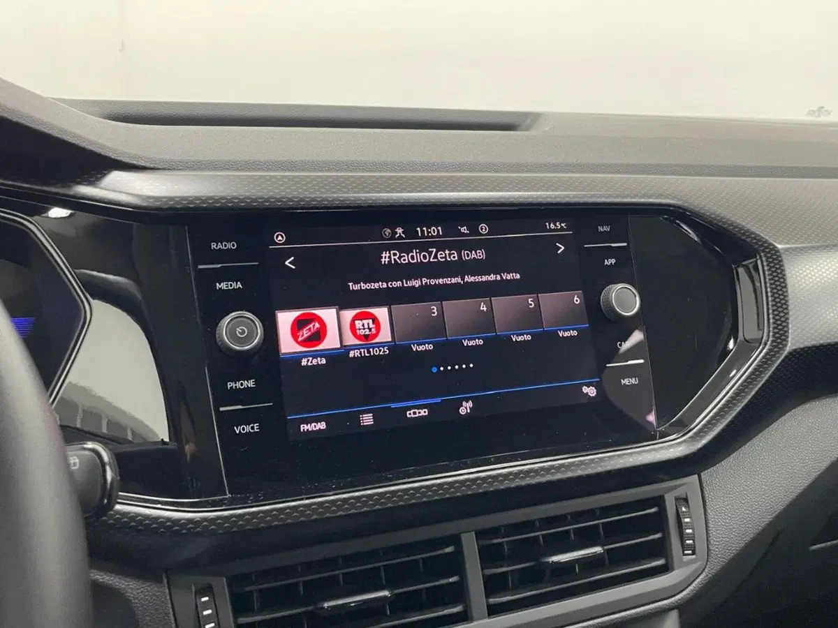 Volkswagen T-Cross usata a Como (13)