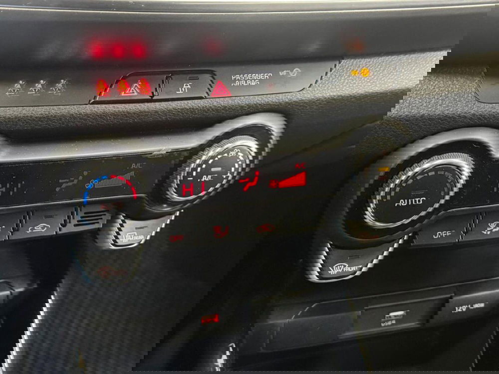 Kia Stonic usata a Como (17)