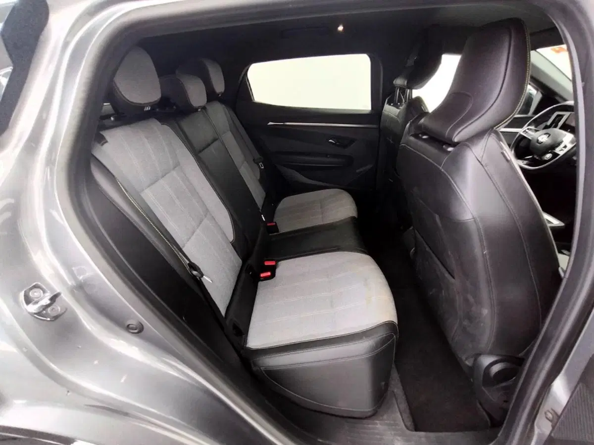 Renault Megane E-Tech Electric usata a Como (5)