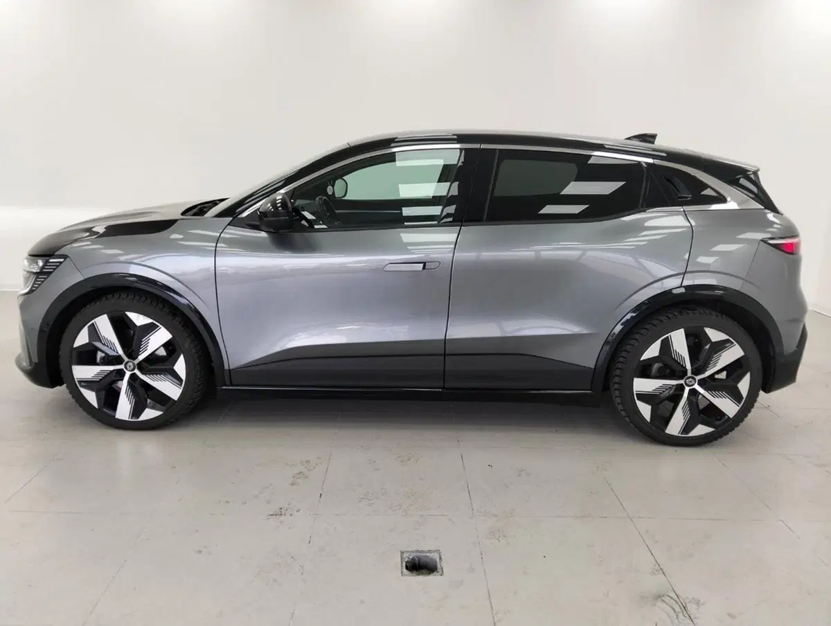 Renault Megane E-Tech Electric usata a Como (8)