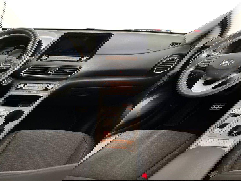 Hyundai Kona usata a Bari (8)