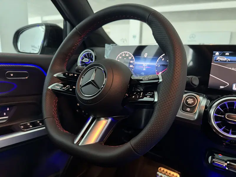 Mercedes-Benz GLB nuova a Messina (15)