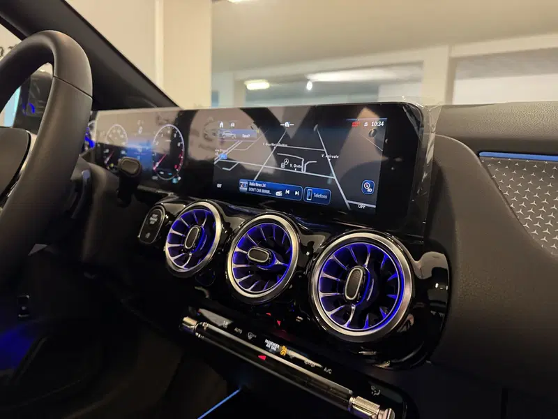 Mercedes-Benz GLA SUV nuova a Messina (13)