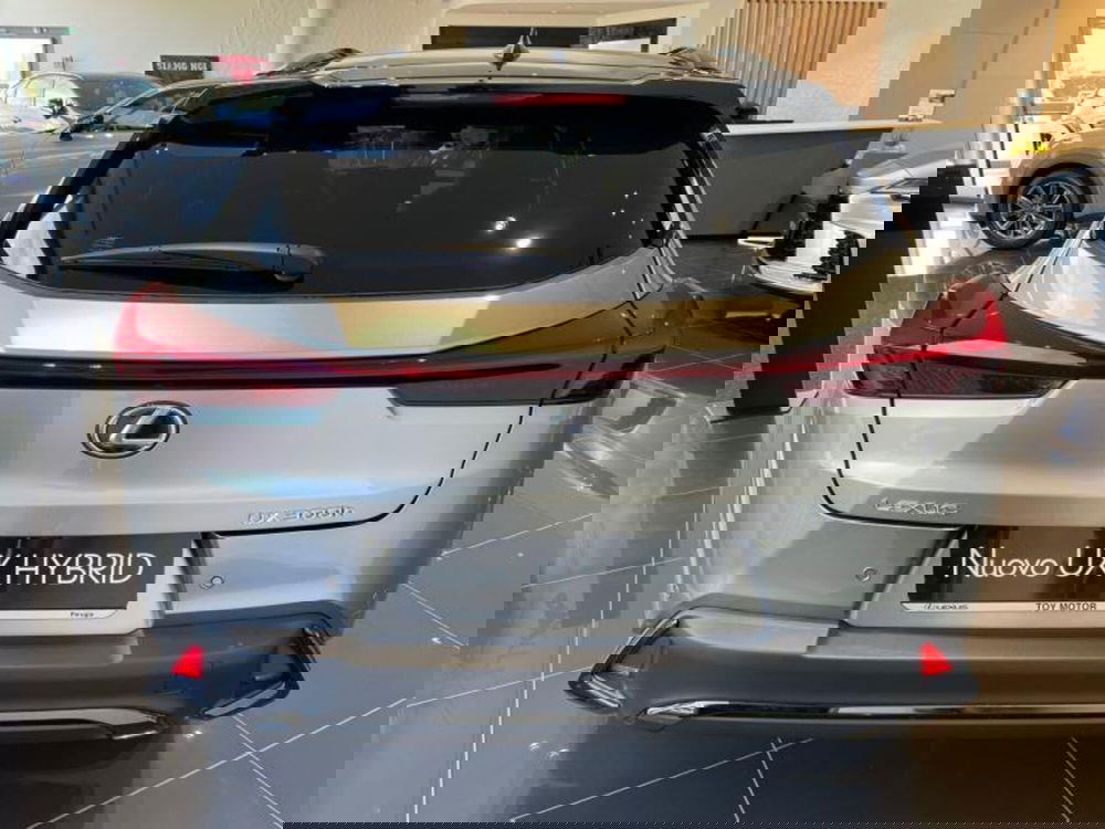 Lexus UX nuova a Perugia (5)