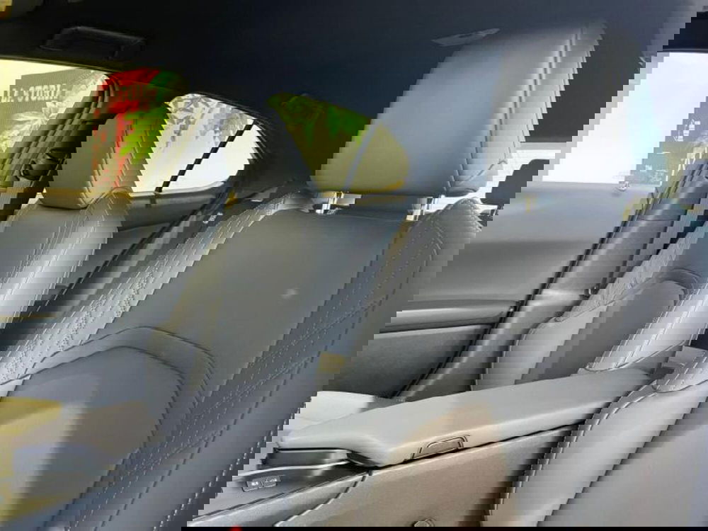 Lexus UX nuova a Perugia (9)