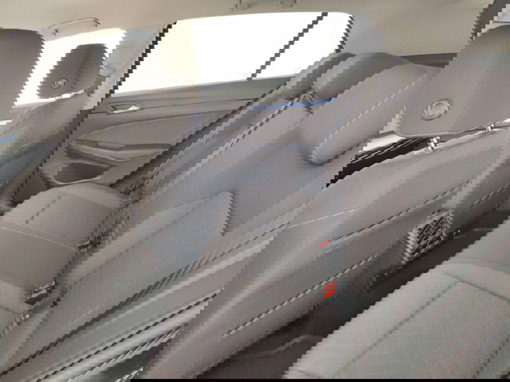 Volkswagen Golf nuova a Massa-Carrara (10)