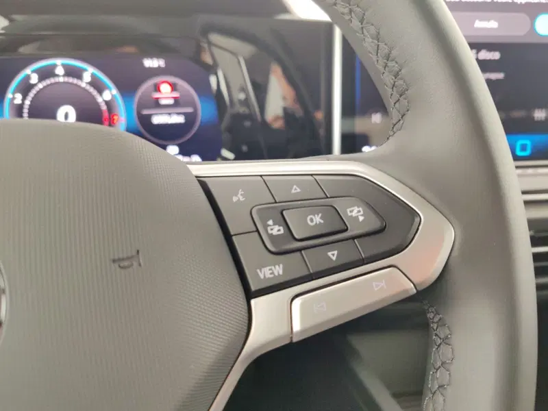 Volkswagen Golf nuova a Massa-Carrara (13)