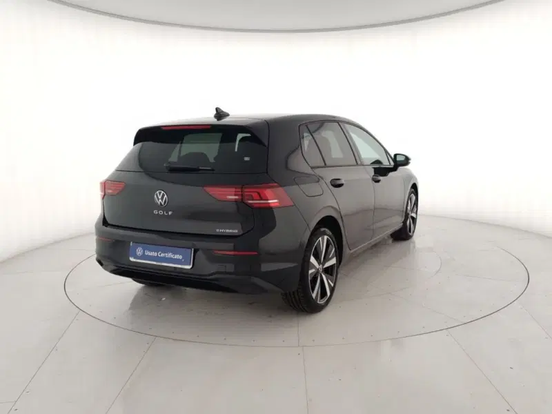 Volkswagen Golf nuova a Massa-Carrara (3)
