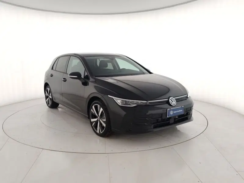 Volkswagen Golf nuova a Massa-Carrara (4)