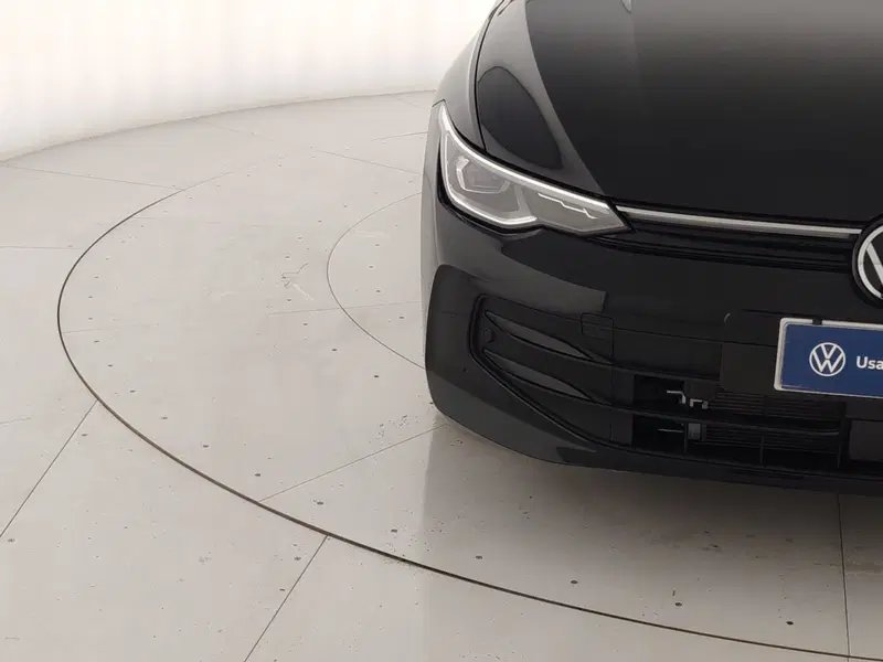 Volkswagen Golf nuova a Massa-Carrara (5)