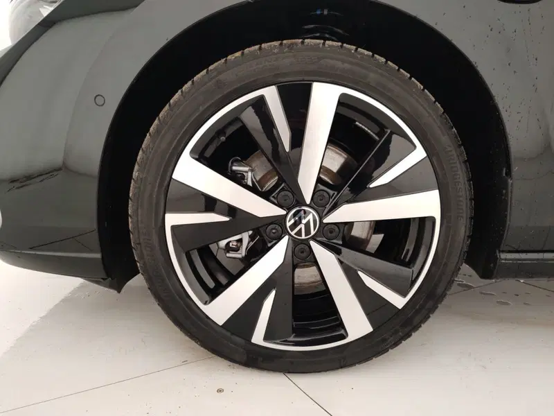 Volkswagen Golf nuova a Massa-Carrara (6)