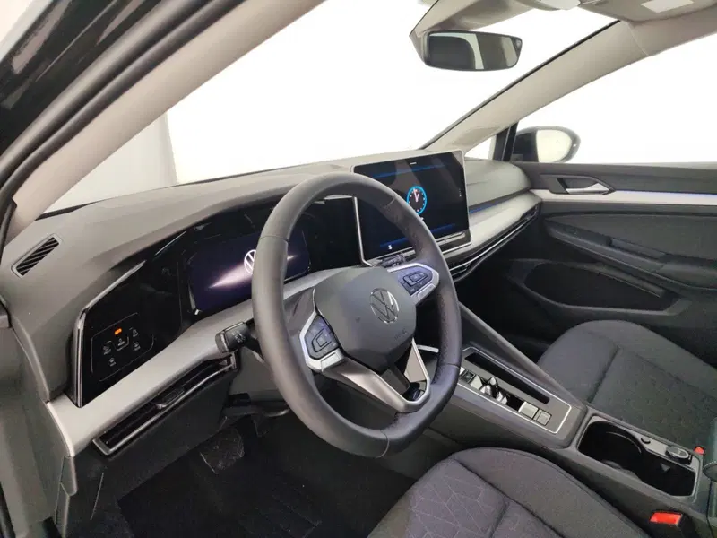 Volkswagen Golf nuova a Massa-Carrara (8)
