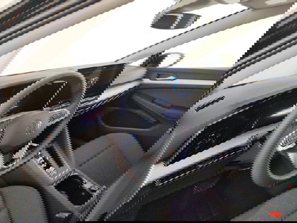 Volkswagen Golf nuova a Massa-Carrara (8)