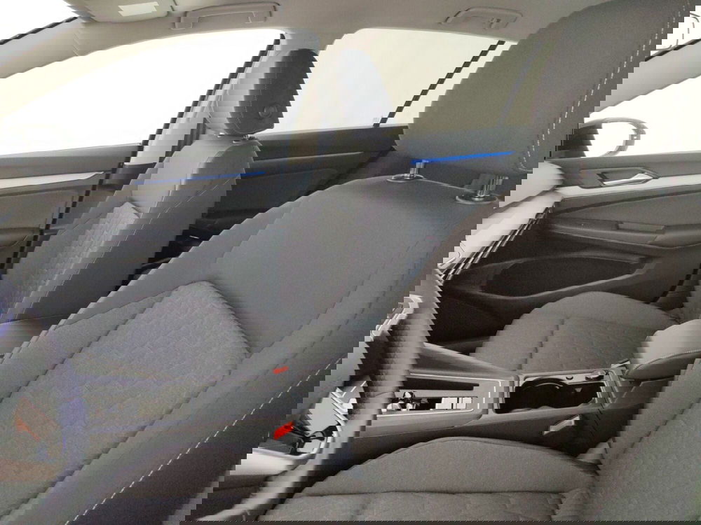 Volkswagen Golf nuova a Massa-Carrara (9)