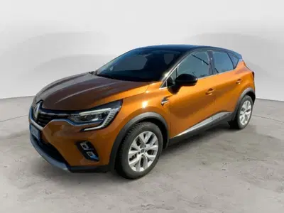 Renault Captur Plug-in Hybrid E-Tech 160 CV Intens del 2021 usata a Perugia